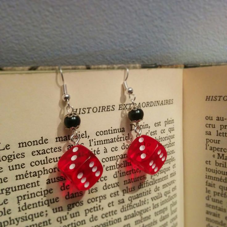 Boucles d'oreille Dé rouge (8PCS)
